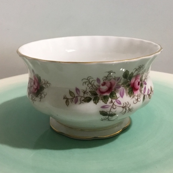 Vintage Royal Albert Lavender Rose small sugar bowl - Picture 4 of 9